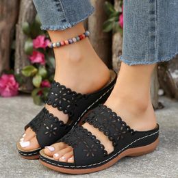 S Sandals Femme Summer 2024 Chaussures de femmes épais semelles coin à la mode fleur creux une jambe confortable sandale 'chaussure Fahionable