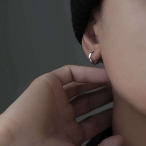 S Sier Ear Stud Trendy Nieuwe Single Gepersonaliseerde Hip Hop Heren Eenvoudige en Elegante Elegantie High Sense Student Vrouwelijke Oorbellen