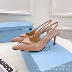 S Triangle Label Baotou Sandalen vrouwen Fairy Queen Air Lady Little Cat Pointed Leather