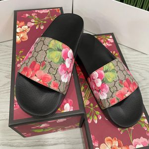 Designer Sandalen Italië Slippers Parijs Nieuwe Rubberen Slippers Bloemenbrokaat Dames Heren Slipper Platte bodems Slippers Damesmode Gestreept Strand 2024