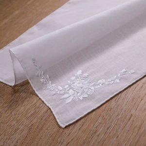 S005W 1 stuk delicaat 100 katoenen handgemaakte geborduurde hand borduurwerk witte roos zakdoek 240401