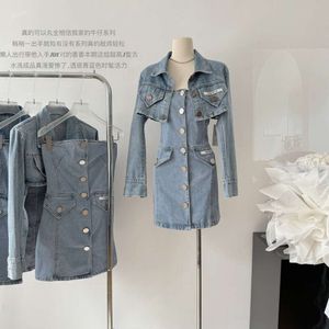 S4017 Lente nieuwe Koreaanse drama slim fit stijl set lichte luxe denim jas met hangende rok tweedelige set voor damesontwerp