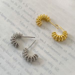 S925 Pendientes de pernos pequeños de aguja simplemente diseñe geométrico de latón de alta calidad Pendientes de oro plateado para mujeres regalo de niña