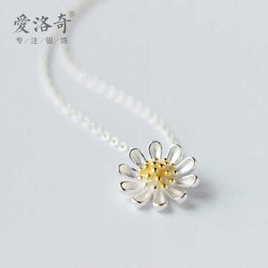 S925 Collier en argent pour femmes Fresh Little Automne Chrysanthemum Flower Pendant Chrysanthemum Fashion Personality Collar Collar chaîne D6473