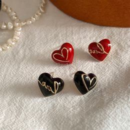 Pendientes de tuerca de Material de aceite con goteo de aguja de plata S925 para mujer y niña, pendientes de Metal con letras en forma de corazón Vintage de Color rojo y negro