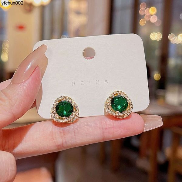 S925 Pendientes de diamantes de micro incrustaciones de aguja de plata S925 para mujeres Luxury Luxury Pequeños y ricos adornos de circón verde 27kw