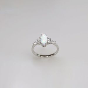 S925 zilveren ovale diamanten ring met Europees en Amerikaans minimalistisch ontwerp Australische edelsteenring voor dames