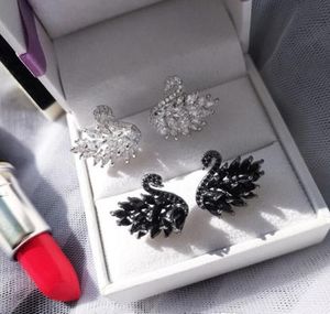 S925 zilveren pin kleine zwarte zwaan micro ingelegd mousserende kristal zirkoon temperament oorbellen
