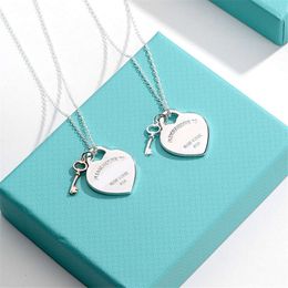 S925 Silver Tiffanyjewelry Heart Hangers Precisie -editie Sterling Licht Luxe Kleine Kleine Key Large Love Pendant Chain Necklace Dames Geavanceerd ontwerp