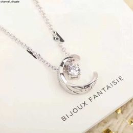 S925 Collier de chaîne en argent sterling Collier de lune de glace d'eau Petit vent parfumé Motif de diamant Étoile de lune Collier polyvalent Chaîne B50S