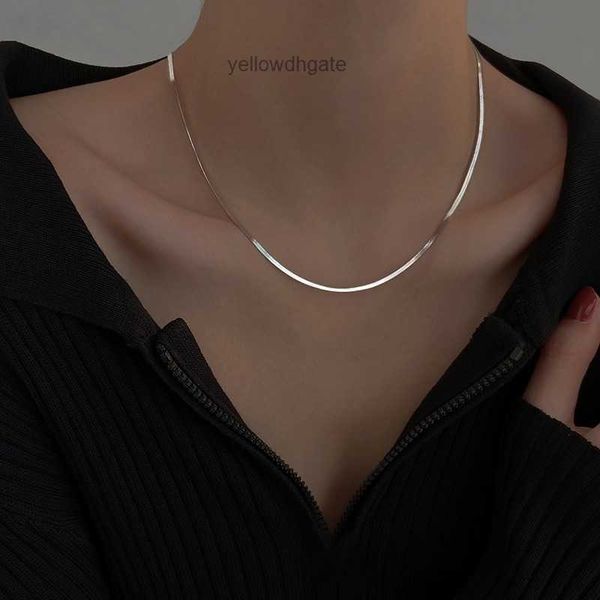 S925 STERLING Silver Flat Snake Os Chain Plain Chain femelle Indifférence Wind Ins minority Design Collier Advanced Send Send Light Luxury Blade Chain