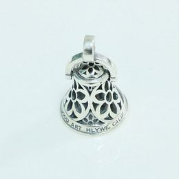 Colgante de plata de ley S925 estilo Punk personalizado Retro Hip Hop Simple hoja de arce ahueca hacia fuera campana letra forma regalo para amante