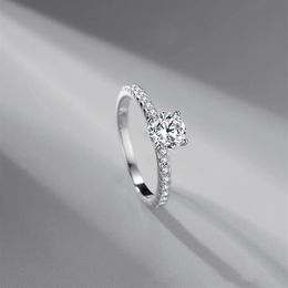 S925 Argento sterling placcato platino Anello con diamanti scintillanti quadrati Luce di lusso di alta qualità Fidanzamento di nozze Gioielli femminili280R