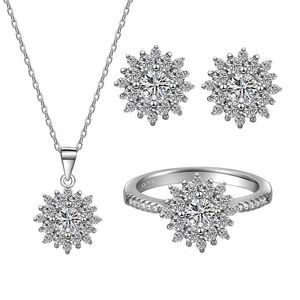 S925 Set Silver Set Snowflake Mini Collar de anillo de incrustaciones Pendientes de tres piezas para mujeres