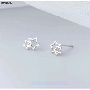 S999 Sterling Silver Five Pointed Star-oorbellen voor vrouwen luxueus en high-end met een gevoel van niche-ontwerp.Oorgaten kleine botnagels v27w