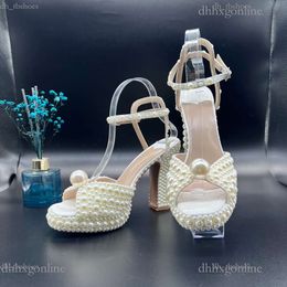 Sacora Femmes Sandals Sacaria Designer de luxe Pearl Elegant Bridal Jimmys Chelsea talons chaussures de robe de mariée plate