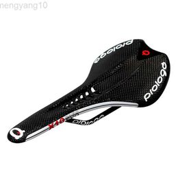 Selles Nouveau Vélo 2018 Coussin évidé ultra léger 3K Coussin de selle de vélo en fibre de carbone Coussin de selle de vélo de route de montagne Pièces de vélo HKD230710