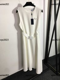 Boucle de sécurité ceinture gilet robe haut de gamme été nouvellement femmes chemise blanche robes designer blanc jupes élégantes livraison gratuite