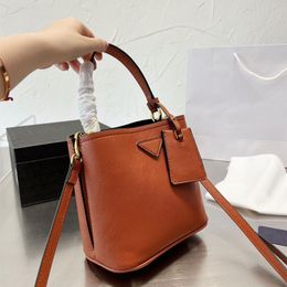 Sacs seau Saffiano Designer Femmes sac à main de luxe Designers Sac fourre-tout 20cm portefeuilles d'embrayage en cuir de veau classique sac à main