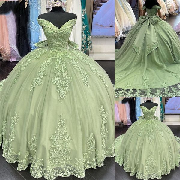 Vestidos de quinceañera de encaje verde salvia 2022 Vestido de fiesta Dulce 15 Vestido con gran lazo fuera del hombro Corsé Vestidos de baile Vestido 16 XV Vestidos De 15 Anos Robe Bal