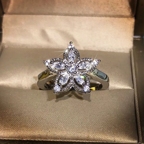 Venta en una pérdida de plata esterlina 925 anillo de lujo laboratorio diamante banda de boda mujeres plata 925 forma de flor anillos de boda de diamantes 240228