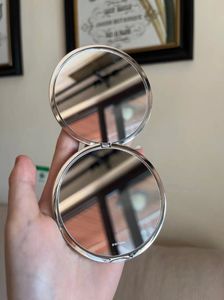 Aanbieding! Mini vierkante ronde make-upspiegel Draagbare handspiegel Kleine dubbelzijdige Miroir Opvouwbare compacte spiegel