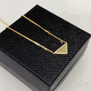 Verkoop hanger kettingen mode voor man vrouw 48 cm omgekeerde driehoeksontwerpers merk sieraden heren dames zeer kwaliteit 19 model optioneel met doos