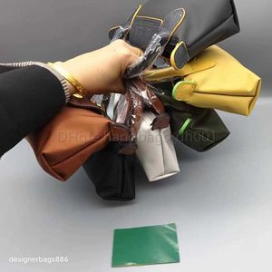 Ventas bolso liquidación venta al por menor al por mayor artículos de tocador bolsas amarillas billetera de lujo crossbody mini femme bolsa de bola de masa 2024 bolso de cuero de un solo mango bolsos diseñador