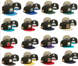 Salut au service Snapback Chapeaux Chapeau de football Équipes Casquettes Snapbacks Réglable Mix Match Commandez toutes les équipes kingcaps magasin mode dhgate wear double mars