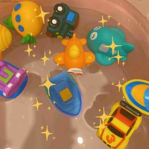 Zand speel water leuk baby bad speelgoed zwemwater cartoon zacht rubberen auto boot vliegtuig zwevende squeeze geluid spray childrens games speelgoed cadeaus q240426