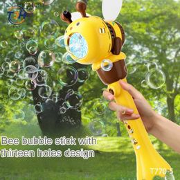 Sand Play Water Fun Childrens Handheld Automatic Bubble Machine Party Game 12hole Volledig automatisch Luminous Summer Outdoor Toy Birthday Cadeau Y240416