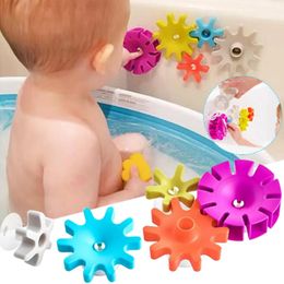 Sand Play Water Fun Montessori Baby Bath Toys Ventosa Gear Rotation Colorful Spinning Waterwheel Toy para 0 12 meses 1 año 230711