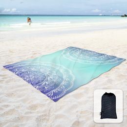 Zandbestendige stranddeken Sand Proof Mat met hoekzakken en gaastas voor strandfeest, reizen, kamperen, blauw en roze mandala