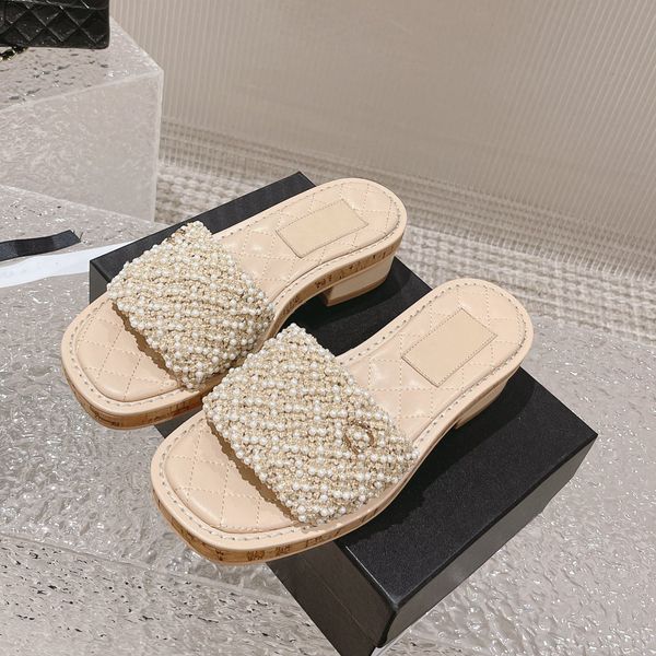 Sandale talon sandales pour femmes pantoufles d'été tongs de qualité supérieure célèbre designer femme semelles en bois talons carrés perle plate-forme de tricot à la main sandale en cuir véritable