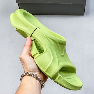 Sandale nouveauté des chaussures de créateur moule Sandales Babouche semelles épaisses hommes femmes pantoufles de plage d'été eau patauge