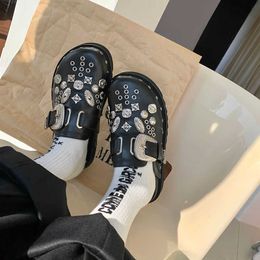 Sandaal zomer dames slippers platform klinknagels punk rock lederen muildieren creatieve metalen fittingen casual feestschoenen vrouwelijke buitenglaasjes 230302