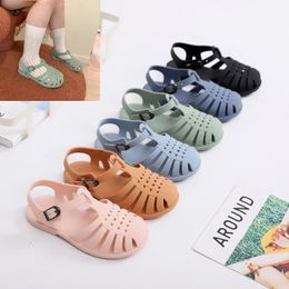 Sandalia Child Beach Chaussures pour les filles d'été de mer Gladiator sandales bébé non glissade princesse Jelly Boy Roman Flipflops 240509
