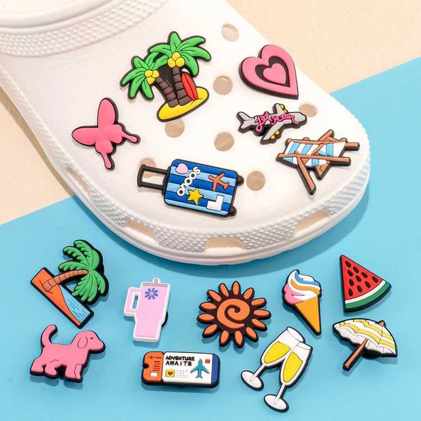 Sandales 15pcs Vacations de plage Charmes de chaussures Palmier Palais Décorations de chaussures pour garçons Girls Accessoires pour enfants pour les sandales de jardin Favories Cadeaux 240423