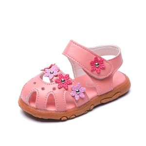 Sandalen 2021 Nieuwe kinder platte schoenen Bloemen Designer schoenen Baby Casual schoenen Rubber Kinderen Zomer Sandalen zachte zolen Girl Shoe Z0225