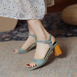 Sandalen 2022 Zomer Rome All-Match Vrouw Fashion Peep Toe Srystal Buckle Block Pink Green Heel Dinner Party Shoes Ladiesandals