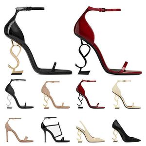 Sandalen 2022 Vrouwen Luxe kledingschoenen Hoge hakken Patent Leather Gold Tone Triple Zwart Red Lady Fashion Sandalen Open tenen Stiletto Heel Party