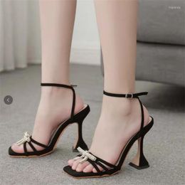 Sandalen 2022 Dames Rhinestone Bow High Heel Ladies Classic Buckle Wine Glass Dunne Heel Shoes Sexy Fashion Farty