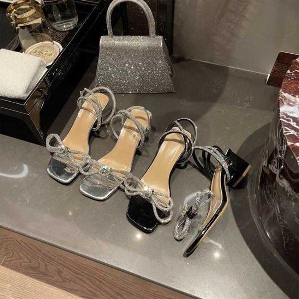 Sandales 2022 femmes sandales luxe strass épais talons bas sandales pantoufles bout ouvert nœud nœud pompes sandales chaussures de mariage pour femme Z0325