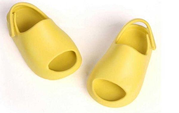 Sandales 2023 bébé enfant en bas âge enfants SlipOn sandales garçons filles mousse plage diapositives couleur bonbon enfants léger respirant sandales Z0225