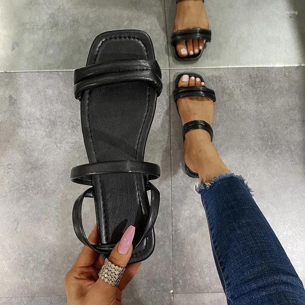 Sandals 2023 Fashion Fashion Femme en cuir souple plage plates Gladiator Comfort Summer Plus taille