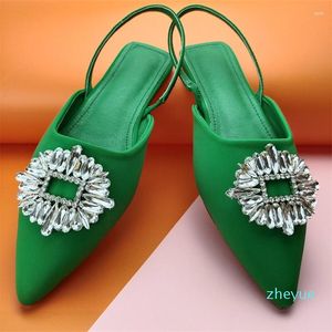 Sandalen 2023 Luxe dames flats bruiloft bruid glitter kristal zon bloem zijden sandles dame slingback muildieren groene gele schoenen