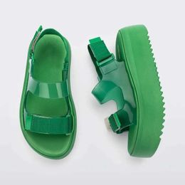 Sandalias 2023 Melissa zapatos de muffin para mujer moda señoras sandalias casuales de suela gruesa zapatos de playa casuales para adultos zapatos de gelatina femenina SM184 J240228