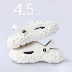 Sandalen 2023 kussenglaasjes zomer buiten strand mannen sandalen dikke zool tuinschoenen niet -slip klompen holle flip flops home slippers vrouwen