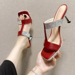 Sandals 2023 Chaussures pour femmes Summer pour femmes Slippers One Pedal Fashion Sequins Ladies High Heel Open Toe