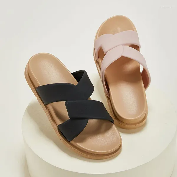 Sandalias 2023 Color de verano a juego Chaqueta de moda cruzada simple Señoras cómodas y zapatillas Zapatos planos casuales